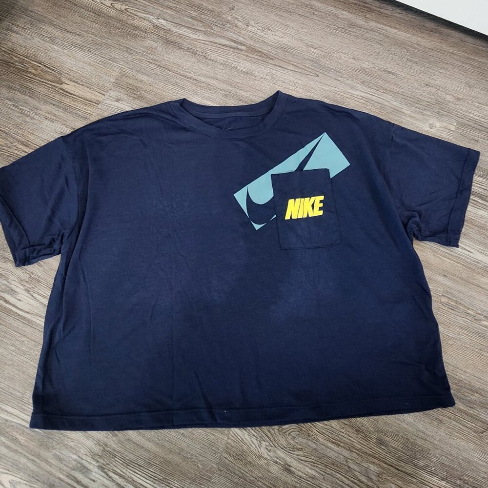 Nike Dri-Fit Oversized Cropped Tee